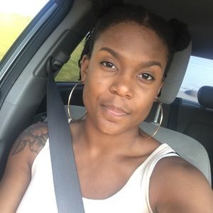 Meet your Posher, Cassandra